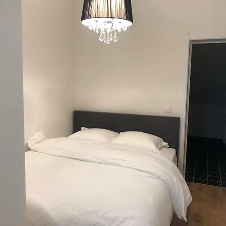 Cozy House Near 펜션