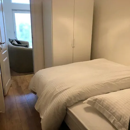 Cozy House Near 펜션
